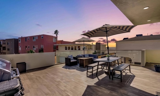 South Mission Beach Apartment | Ocean View Retreat with Private Patio & Spa Access
