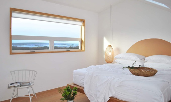 Yachats House | Oceanfront Retreat: Ideal for Agate Hunting & Pet Lovers