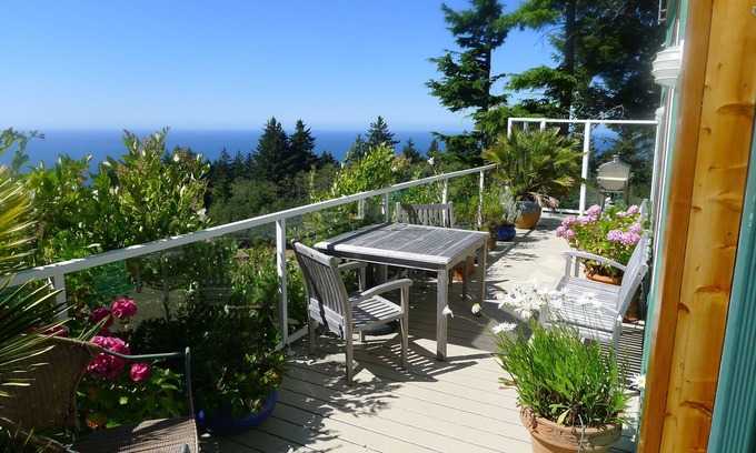 Florence Cottage | Exceptional Ocean View Retreat with Pool & Pet-Friendly Options