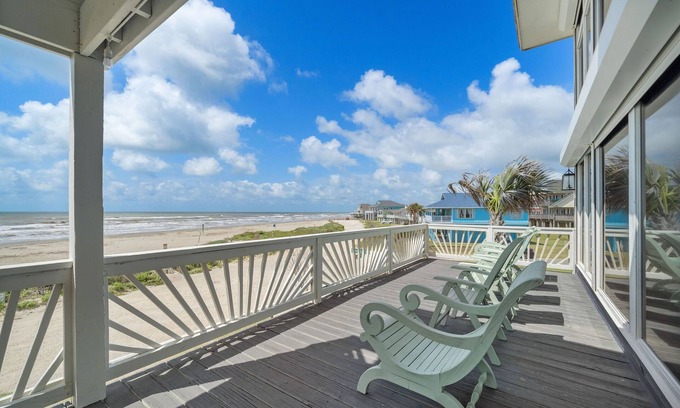 Spanish Grant House | Ocean View Haven: Beachfront Home with Spa & Breakfast