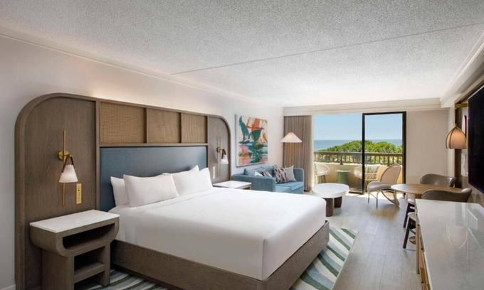 Shipyard Plantation Hotel | Beachfront Ocean View Suite with Pools and Onsite Activities