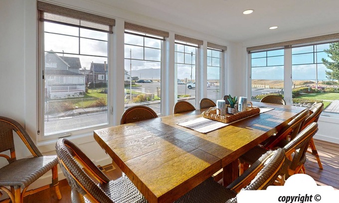 Seaside House | Oceanfront Serenity House: Ideal for Family Getaways