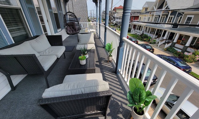 Ocean Grove Condo | Oceanfront Retreat with Balcony, Steps to Asbury Park