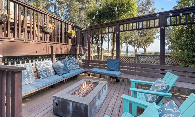 Eastside Santa Cruz House | Family-Friendly Ocean View Steps from the Beach, Rated 9.8