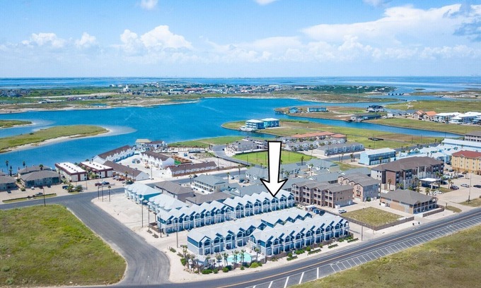 Corpus Christi House | Coastal Retreat: Ocean View Steps from the Beach!