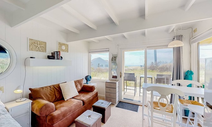 North Truro Apartment | Ocean-View Studio with Kitchenette & Patio Near Golf