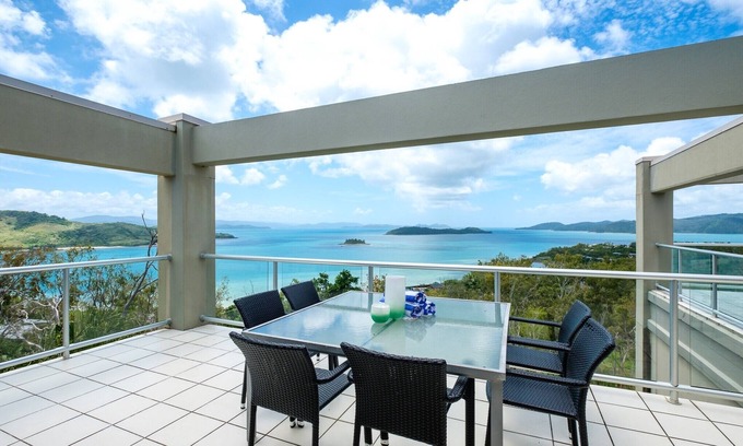 Hamilton Island Apartment | Ocean View Villa 03: Rated 10/10 with Private Pool & Breakfast