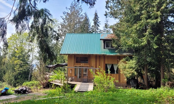 Powell River Cabin | Ocean views 2-bedroom rustic cabin with soaker tub