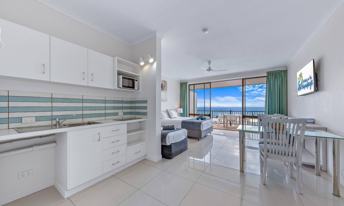 Airlie Beach Hotel | Ocean Views 27A: Relaxing Retreat with Pool & Spa