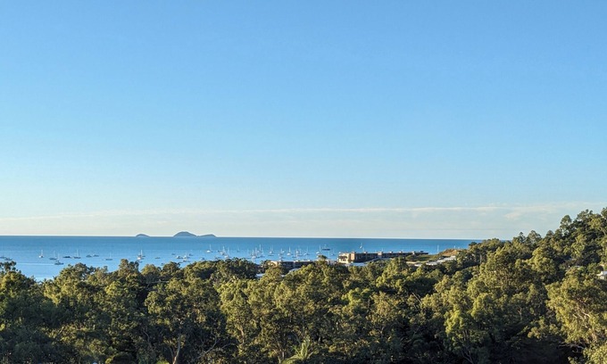 Airlie Beach Apartment | Ocean Views Forever - Peace & Quiet up High