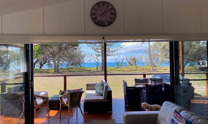 Woodgate House | Ocean Views on the Esplanade