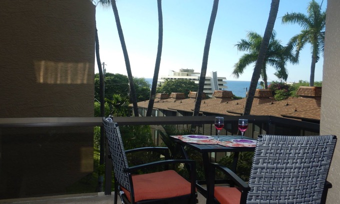 Historic Kailua Village Condo | Oceanfront Retreat: Walk to Beach, Pool & Gorgeous Views