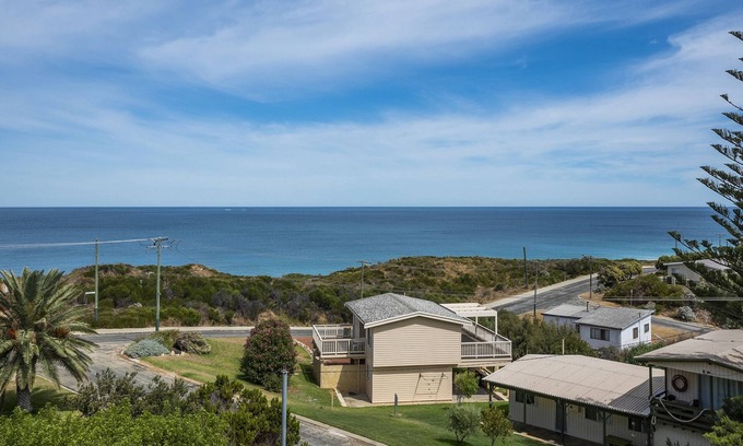 Guilderton House | Modern Oceanfront Home with Spectacular Views and Pool