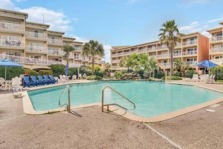 Galveston Hotel | Beachside Getaway: Ocean Wind View with 2 Pools