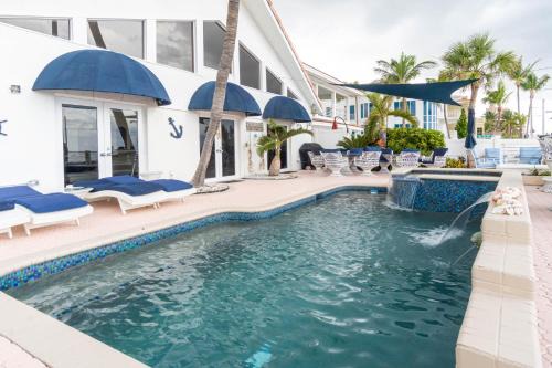 Birch Park Finger Streets House | Inviting Holiday Homes in Florida with Pool & Hot Tub