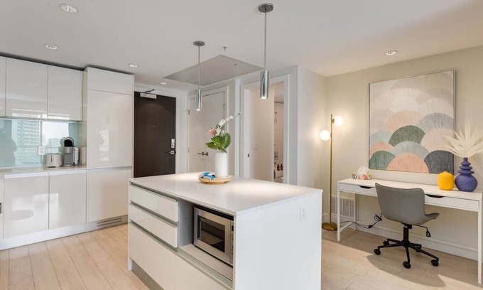Victoria Park Condo | Stylish 1 Bdrm Oceana in Guardian Building Awaits You