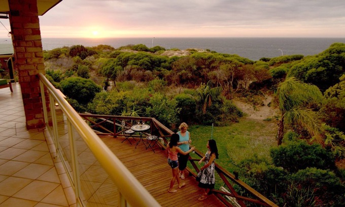 Warnbro House | Beachfront Family Retreat at Oceana Sunset with Stunning Views