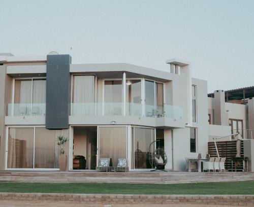 Rand Rifles House | Exclusive Oceanfront Escape at Oceana View - 10/10 Rated