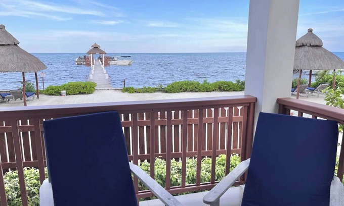 Caye Caulker House | Oceanfront Retreat: 2 Bed, Private Dock & Pool Access