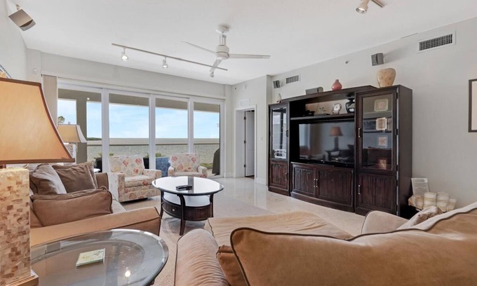 Rock Harbor Condo | Oceanfront Mariner's Club Villa 532: Pools, Spa & More