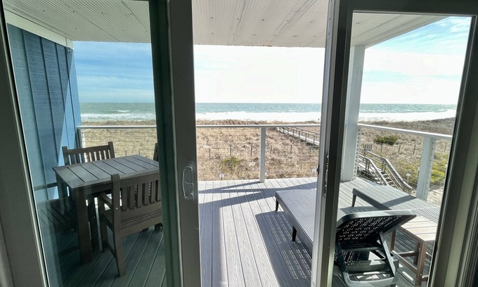 North Carolina Coast Condo | Oceanfront 2BR Condo with Private Beach Access & Pool