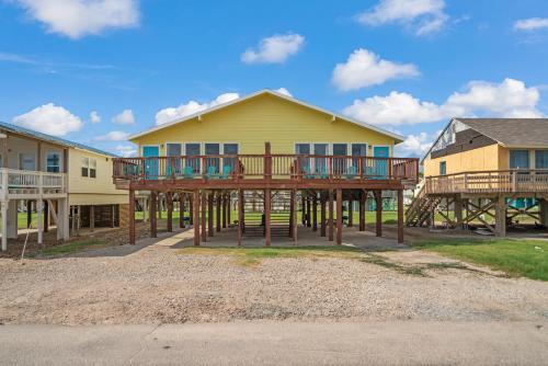 Surfside Beach House | Oceanfront 2BR Cottage with Sunset Views & Pet Friendly
