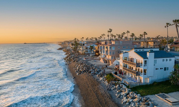 South Oceanside House | Oceanfront Retreat with Private Deck & BBQ Amenities