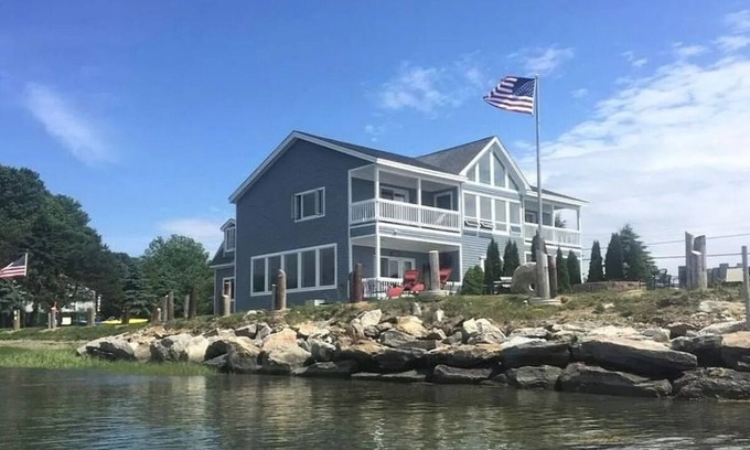 Mid-Coast and Islands House | Beachfront Colonial Home with Pool & Ocean Views, Rated 9.8