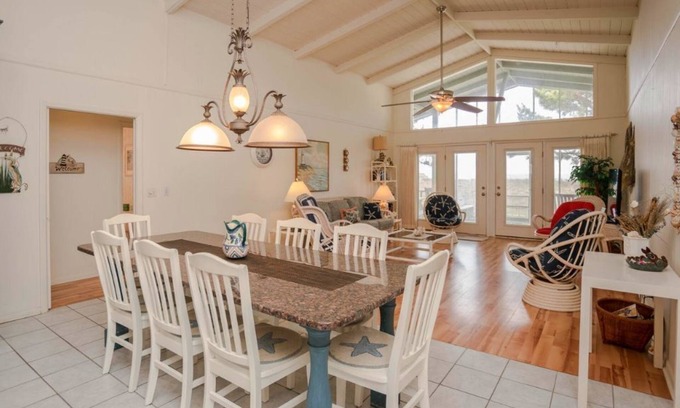 Sunset Beach House | Oceanfront 4 Bedroom Home - Guest Rated 10/10 & Ocean View