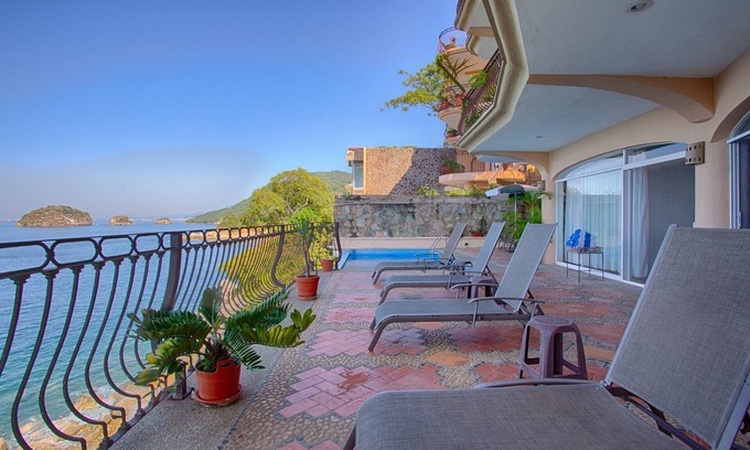 Mismaloya House | Beachfront 5BD Villa with Pool and Spa Amenities