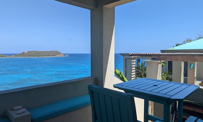Monte Villa | Oceanfront Escape: Sleep to the Sounds of the Waves