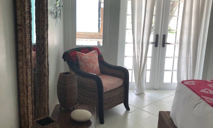 Andros Town House | Idyllic Oceanfront Retreat in Fresh Creek - Family Friendly