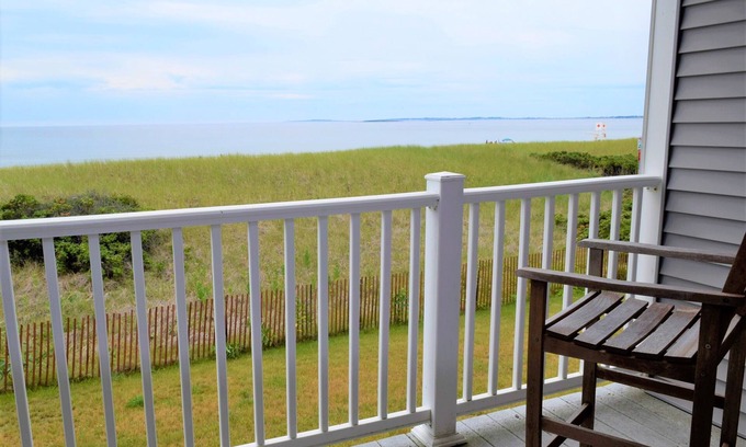 Old Orchard Beach Condo | Beachfront Condo with Pool and Ocean View in Old Orchard