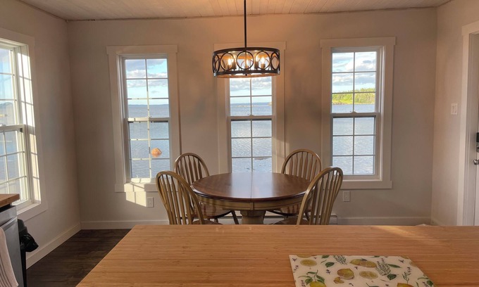 Embree House | Oceanfront Cottage with Ocean Views - Guest Rated 10/10!