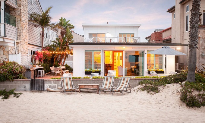 Santa Ana Heights House | Beachfront Classic Retreat with Pool & Spa - Rated 10/10