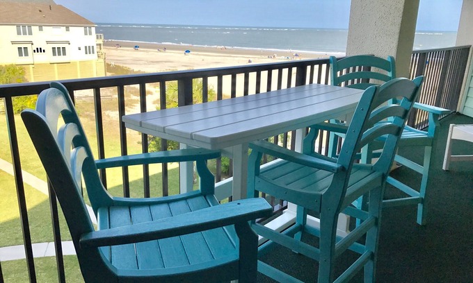 Isle of Palms Condo | Oceanfront Condo with Pool & Spa for an Unforgettable Stay