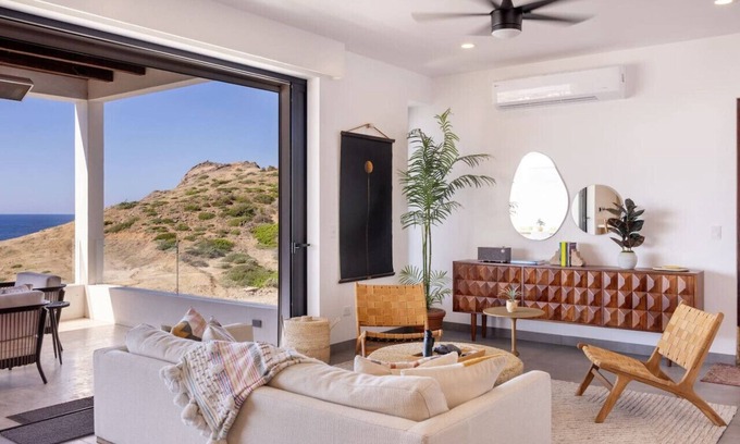 Cerritos Condo | Oceanfront Escape at Beachfront Retreat in Cerritos