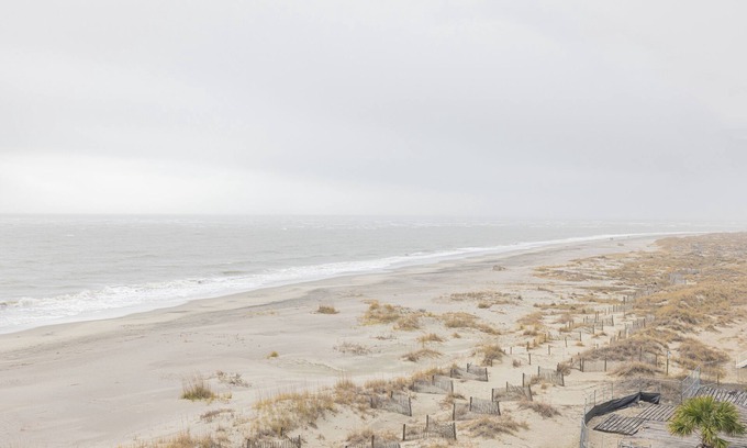 Isle of Palms Condo | Oceanfront Condo in Wild Dunes with Pool & Scenic Views