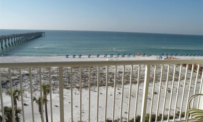 Navarre Beach Condo | Beachfront Condo Retreat with Umbrella Service & Amazing Views