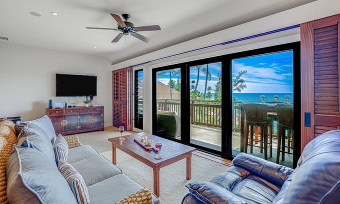 Wailua Condo | Oceanfront Condo with Balcony & Pool Access - 8.8/10 Rated