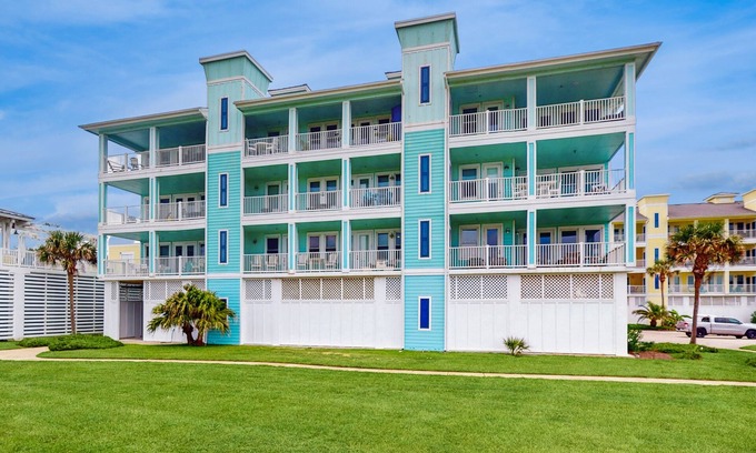 Red Fish Cove Condo | Pet-Friendly Oceanfront Condo with Pool & Hot Tub Access