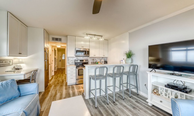Isle of Palms Villa | Oceanfront Condo with Breathtaking Views & Pool Access
