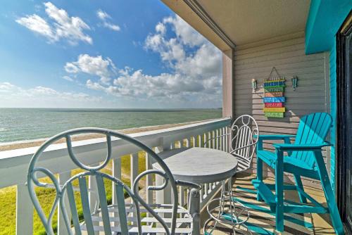 North Beach Apartment | Beachside Corpus Christi Condo with Pool and Ocean Views
