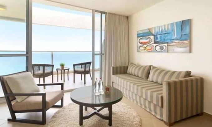 Acre Apartment | Oceanfront Deluxe Suite with Pool and Family Amenities