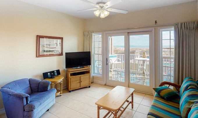 Hatteras Condo | Oceanfront Dog-Friendly Condo with Ocean View & Amenities