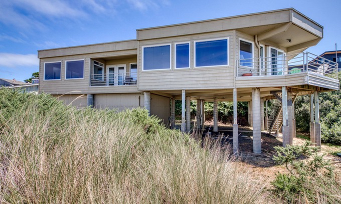 Bandon House | Pet-Friendly Oceanfront Retreat with Deck and Scenic Views