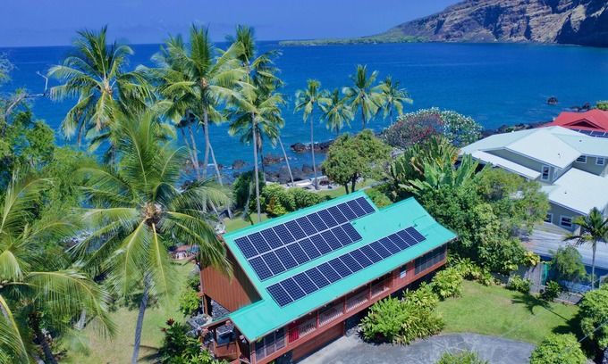 Honaunau-Napoopoo House | Oceanfront Dolphin Retreat with Kayaks and Ocean Views