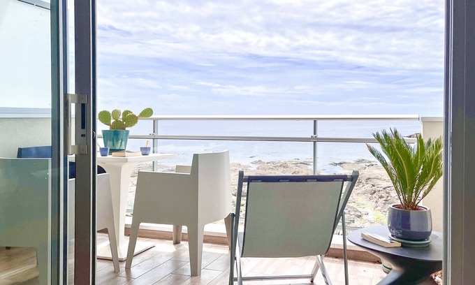 La Chaume Apartment | Relaxing Oceanfront Studio with Pool & Spa in La Chaume
