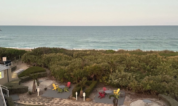 Stuart Condo | Experience Oceanfront Bliss with Pool & Club Membership
