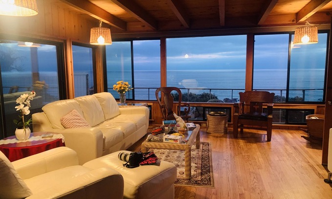 Leucadia House | Oceanfront Retreat with Deck Jacuzzi and Beach Access